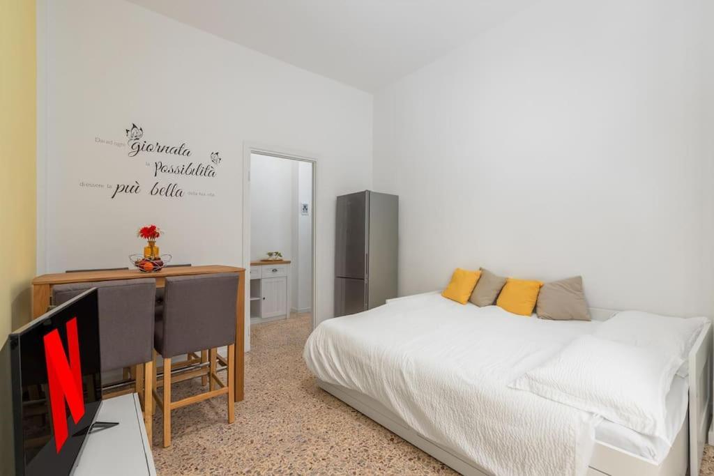 Monza Centro-Milano-Como,Suite vicino Stazione Esterno foto